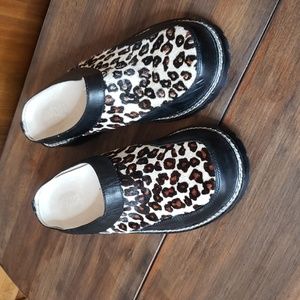 Maya Hair On Leather Mules Clogs Sz 7.5